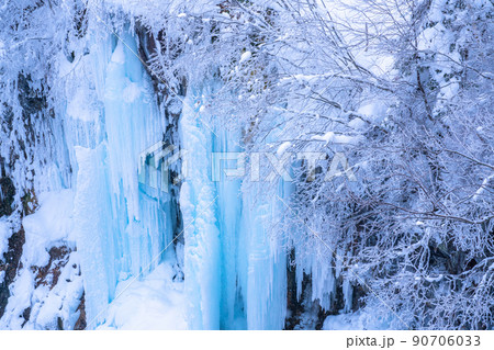 《北海道》凍結の白ひげの滝・冬の美瑛 90706033