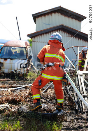 車両火災の鎮圧 車両火災の鎮圧 90706057
