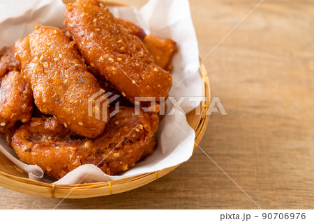 deep fried banana 90706976