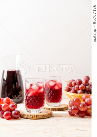 fresh grape juice 90707126