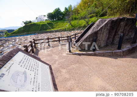奈良県明日香村　鬼の雪隠 90708205