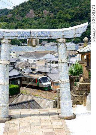 陶山神社の有田焼の鳥居 陶山神社の有田焼の鳥居 90708871