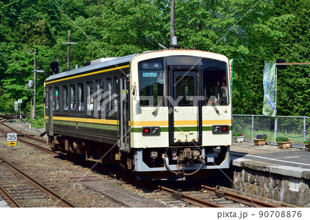備後落合駅に入線する木次線普通列車 90708876