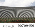 屋根 瓦屋根 空 90709459