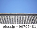 屋根 瓦屋根 空 90709481