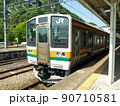 横川駅に停車中の信越本線 90710581