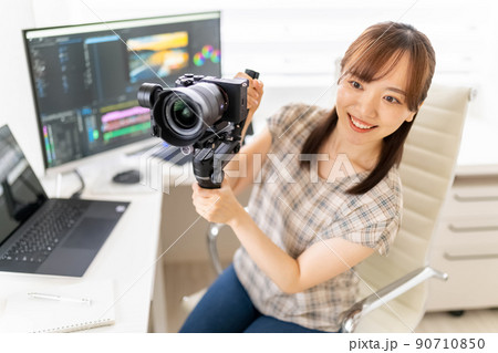 ジンバル撮影　デジタル一眼　動画・映像クリエイター 90710850