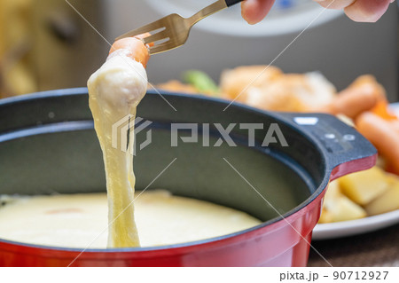 チーズフォンデュのウインナー 90712927