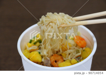 カップラーメン 90714054