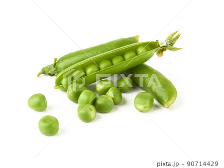 Green peas isolated 90714429