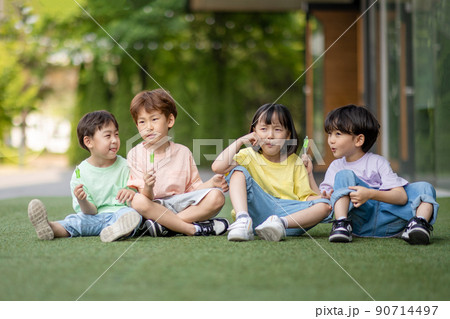 子供 ライフスタイル 友達 90714497