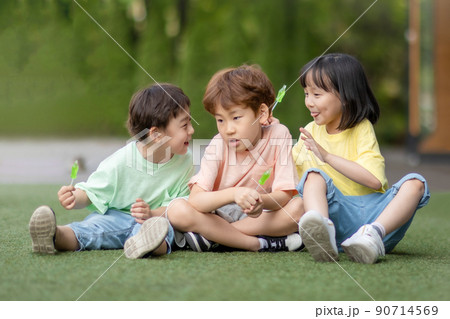 子供 ライフスタイル 友達 90714569