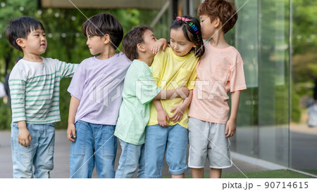 子供 ライフスタイル 友達 90714615