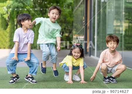 子供 ライフスタイル 遊び 90714627