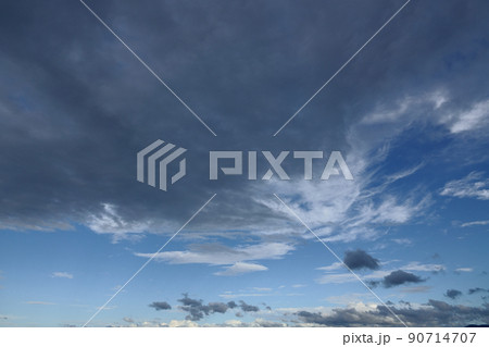 夏の雨間に現れた青空と雲・210818PM 夏の雨間に現れた青空と雲・210818PM 90714707