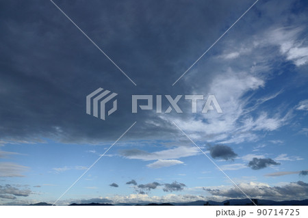 夏の雨間に現れた青空と雲・210818PM 90714725