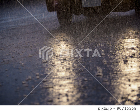 豪雨 90715558