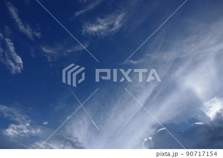 夏の夕方の空を覆ってくる暗雲・210818PM 夏の夕方の空を覆ってくる暗雲・210818PM 90717154