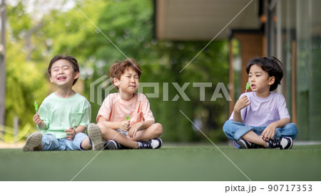 子供 ライフスタイル 友達 90717353