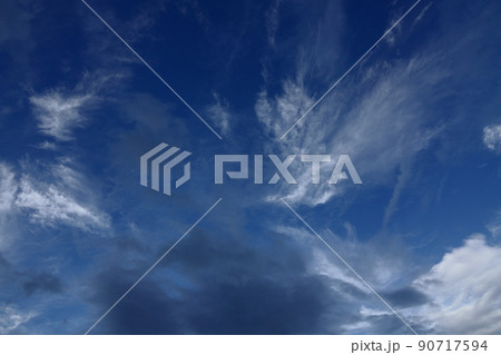 夏の夕方の空と雲・210818PM 90717594
