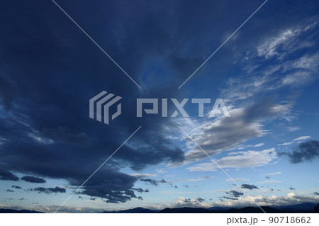 夏の夕景・雨雲の暗雲と東空・210818PM 夏の夕景・雨雲の暗雲と東空・210818PM 90718662