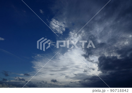 夏の夕方の南空・青空と雲・210818PM 夏の夕方の南空・青空と雲・210818PM 90718842