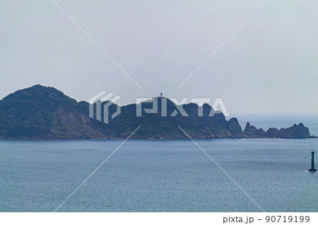 宮崎県/霞む鞍埼灯台（貴重な保存灯台Aランク 国登録有形文化財）※対岸から超望遠撮影 90719199