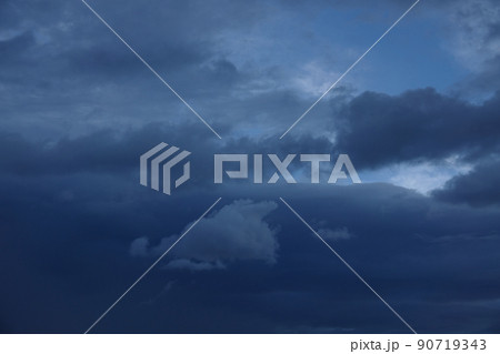 夏の夕空を覆う暗雲・210818PM 夏の夕空を覆う暗雲・210818PM 90719343