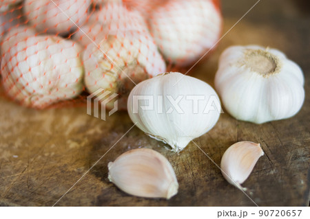 fresh garlic on wooden background fresh garlic on wooden background 90720657