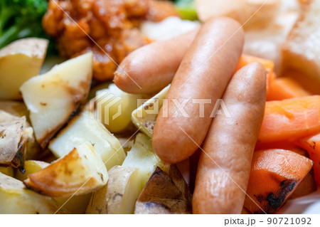 チーズフォンデュの具材 90721092