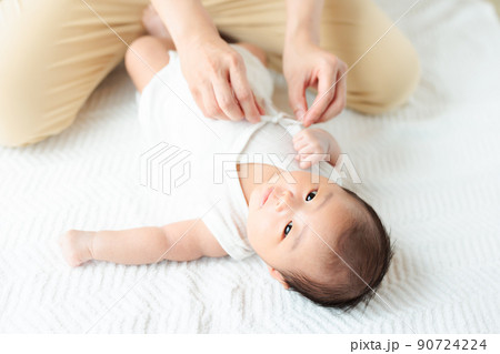 赤ちゃんの着替え　肌着　生後1ヶ月 90724224