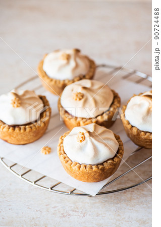 Set of lemon curd tartlets with whipped meringue. Close up. 90724488