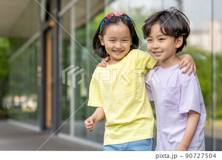 子供 ライフスタイル 友達 90727504