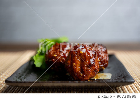 肉団子の甘酢あんかけアップ 90728899