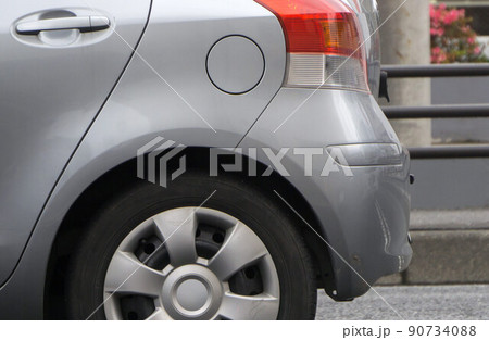 乗用車のリアバンパー   90734088