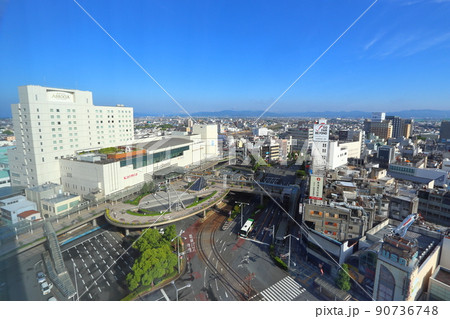 豊橋駅の駅前ターミナルと駅ビル 豊橋駅の駅前ターミナルと駅ビル 90736748