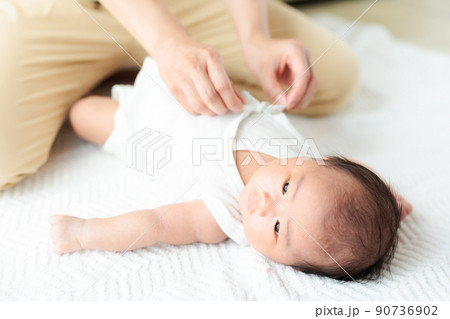 赤ちゃんの着替え　肌着　生後1ヶ月 90736902