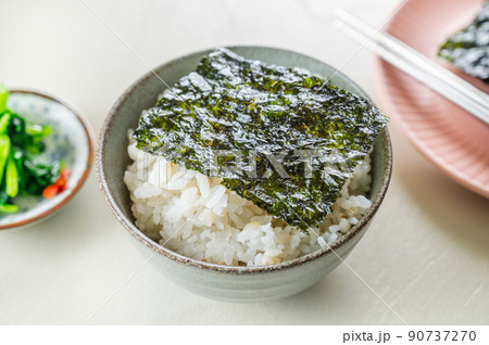 韓国海苔で食べるもち麦ご飯 90737270