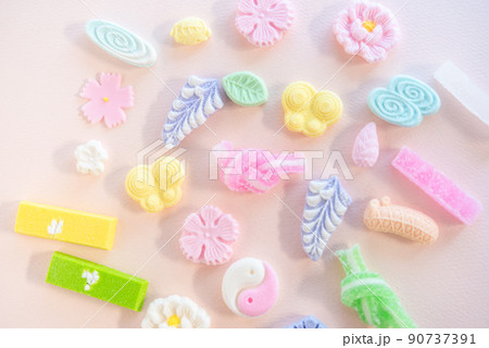 かわいい春の干菓子 落雁 和菓子 琥珀糖 かわいい春の干菓子 落雁 和菓子 琥珀糖 90737391