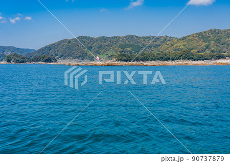 高知県土佐清水市 奇岩の続く見残し海岸からの竜串海岸の眺め 高知県土佐清水市 奇岩の続く見残し海岸からの竜串海岸の眺め 90737879