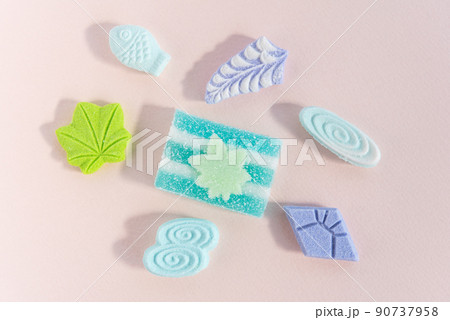 涼しげな夏の干菓子 落雁 和菓子 琥珀糖 涼しげな夏の干菓子 落雁 和菓子 琥珀糖 90737958