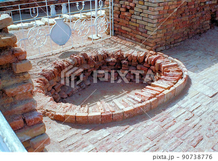 モヘンジョダロ遺跡　余裕の噴水 90738776