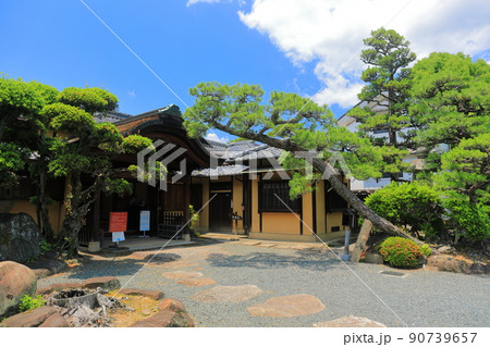 【広島県】晴天の福寿会館（福山城） 90739657