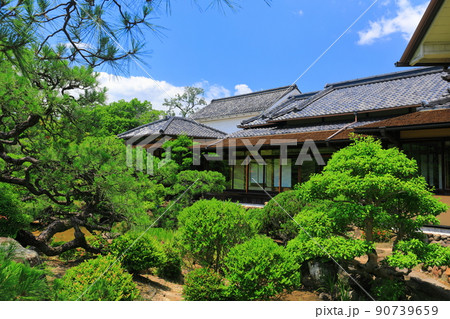 【広島県】晴天の福寿会館（福山城） 90739659