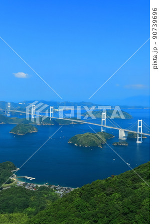 【愛媛県】快晴の来島海峡大橋の眺望（しまなみ海道） 90739696