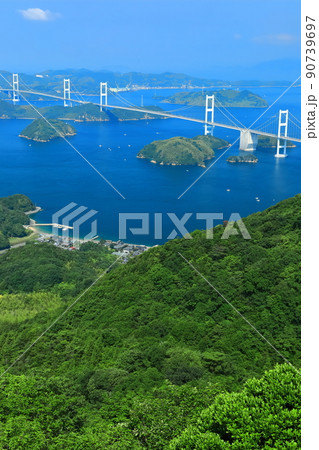 【愛媛県】快晴の来島海峡大橋の眺望（しまなみ海道） 90739697