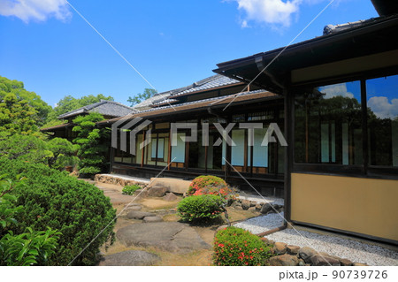 【広島県】晴天の福寿会館（福山城） 90739726