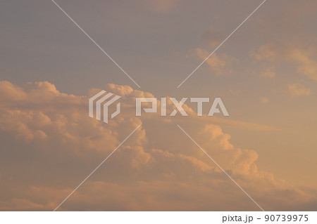 夕焼け空と夕焼け雲 90739975