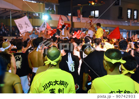 無形民俗文化財の迫力ある川内大綱引き 90742933
