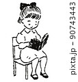 本を読む女の子 90743443